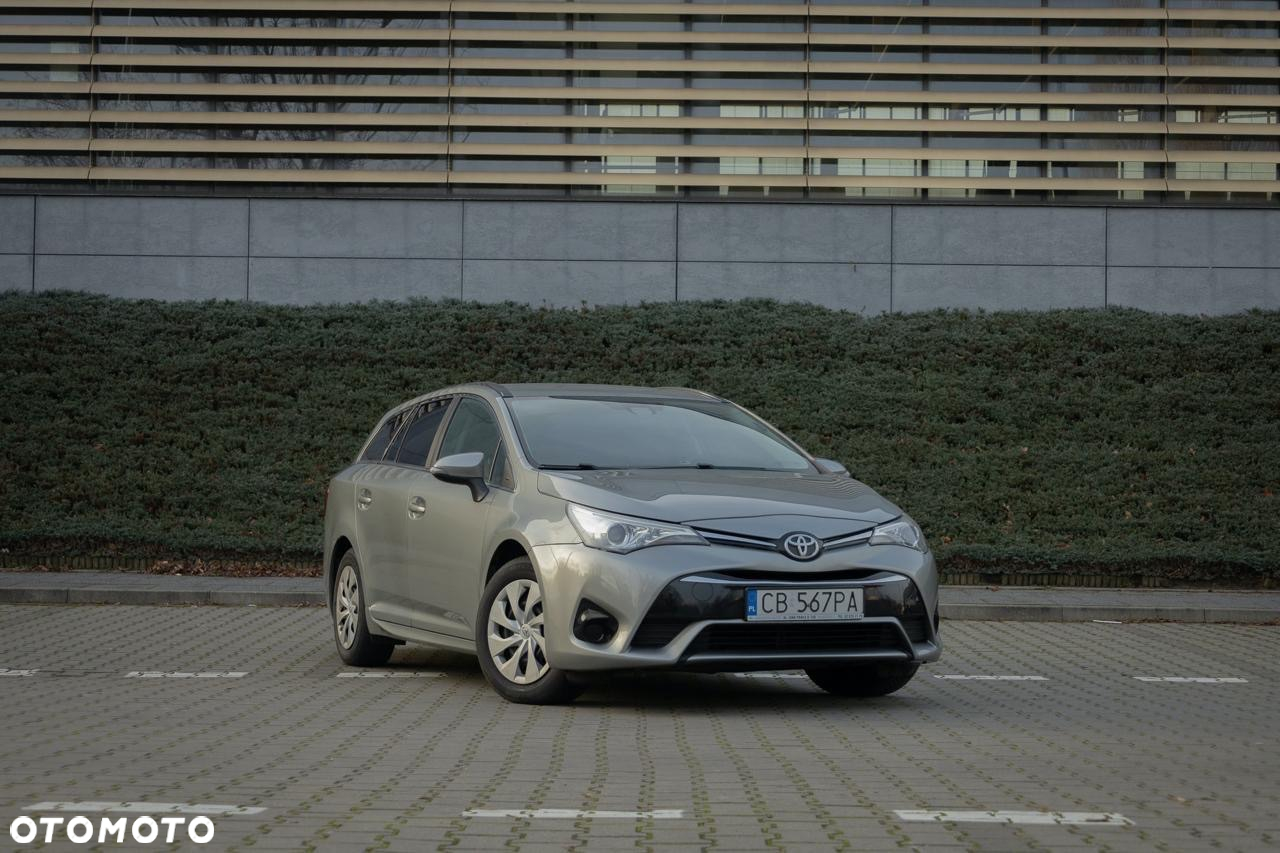 Toyota Avensis Combi 1.6 - 5