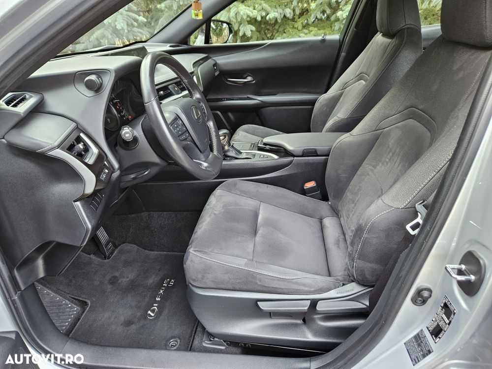 Lexus UX 250h E-FOUR Business - 6