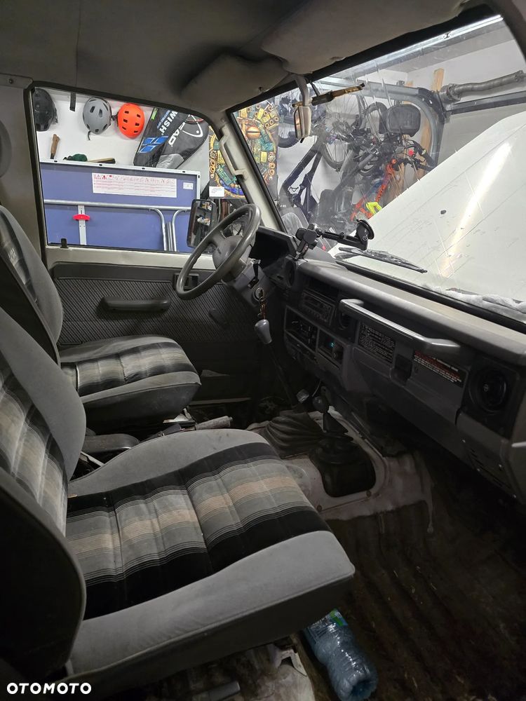 Toyota Land Cruiser LJ70 - 6