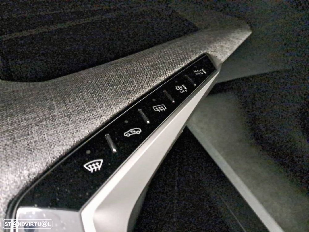 Peugeot 3008 1.2 Hybrid Allure e-DCS6 - 19