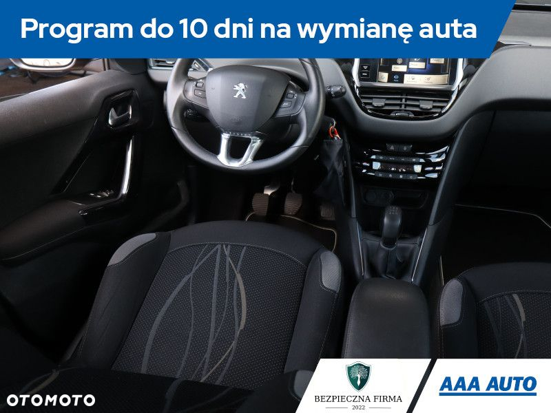 Peugeot 208 - 8