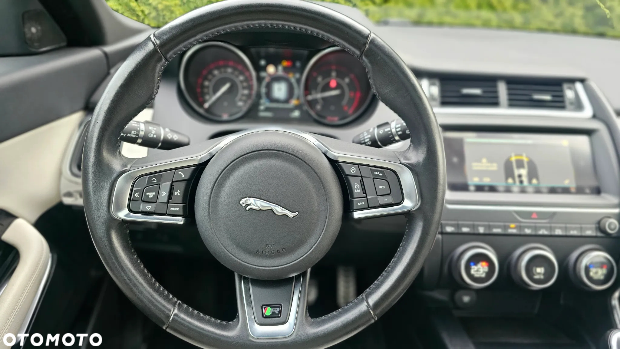 Jaguar E-Pace 2.0 i4D AWD R-Dynamic S - 8