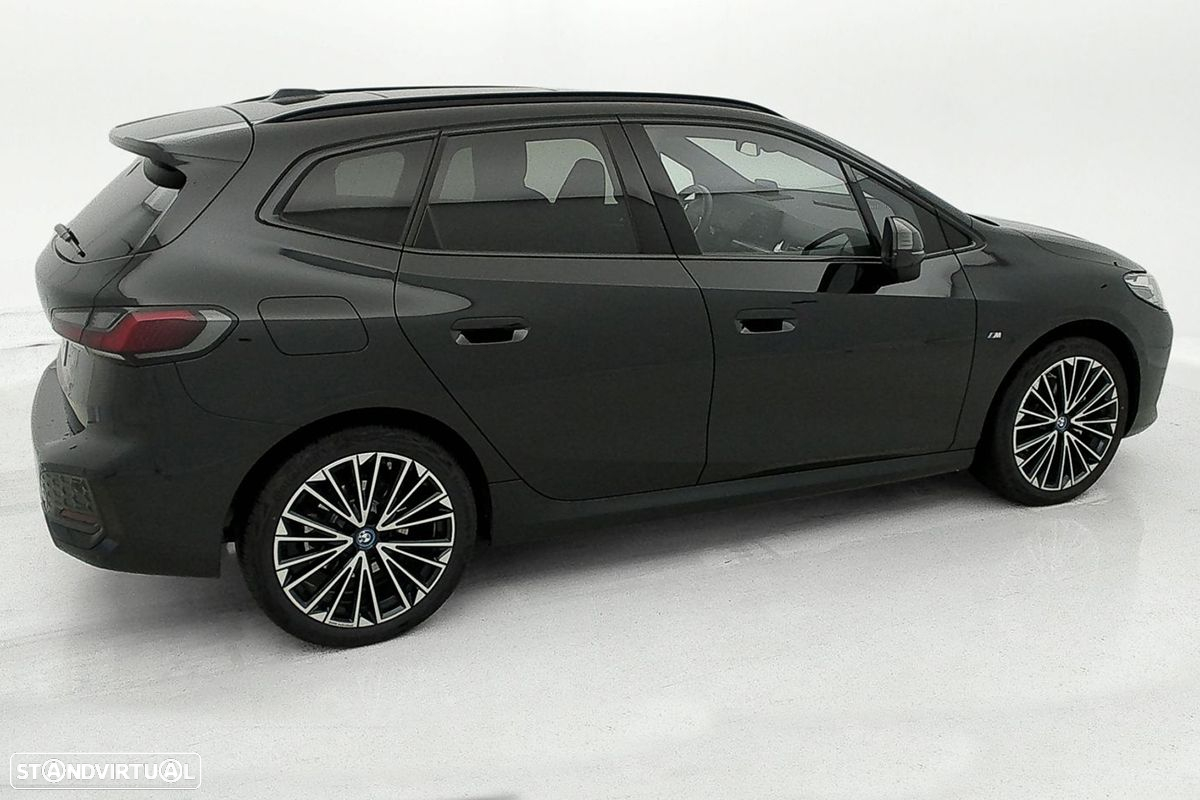 BMW 225i Active Tourer - 2