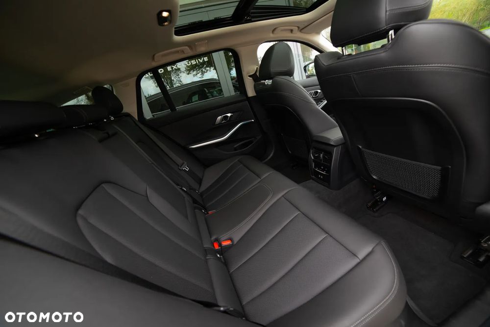 BMW Seria 3 320d xDrive Luxury Line - 40