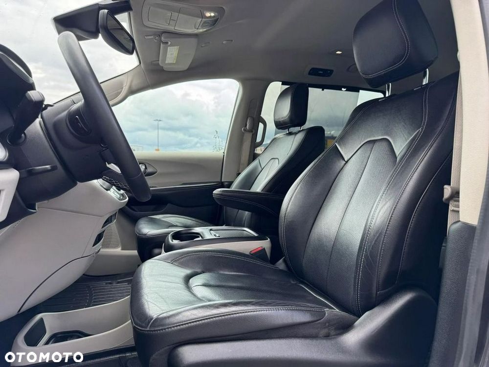 Chrysler Pacifica - 25