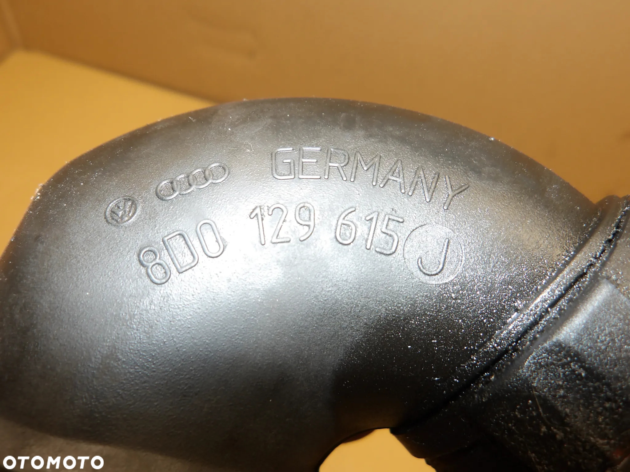 PASSAT B5 FL SEDAN 1.9TDI RURA WĄŻ DOLOT POWIETRZA 8D0129615J - 3