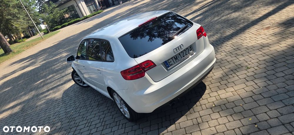 Audi A3 Sportback 1.6 TDI DPF S line Sportpaket - 12