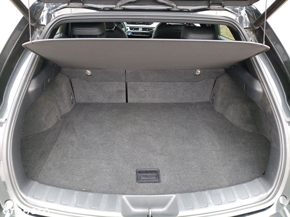 Lexus UX - 11