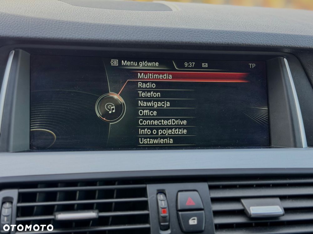 BMW Seria 5 525d xDrive - 24
