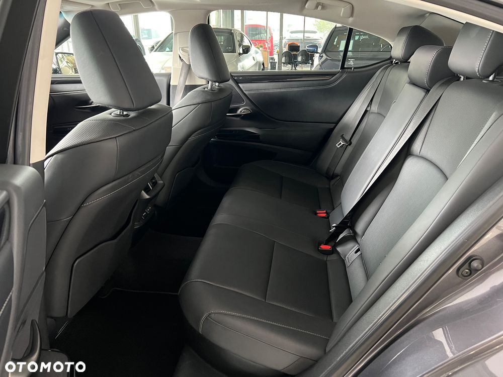 Lexus ES 300h Business Edition + - 35
