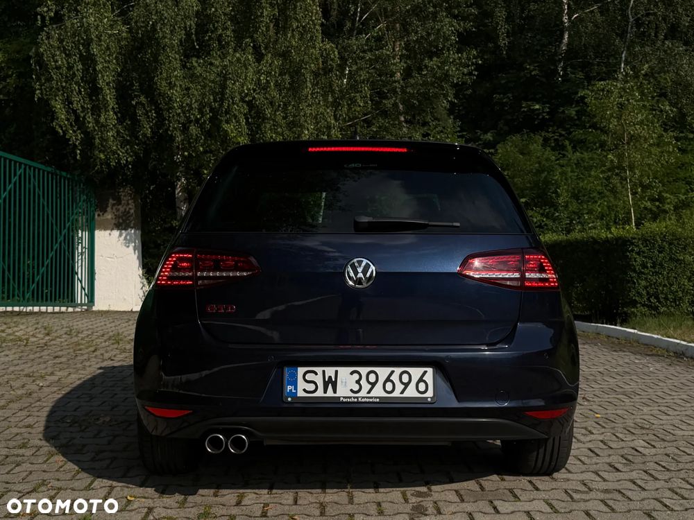 Volkswagen Golf - 5