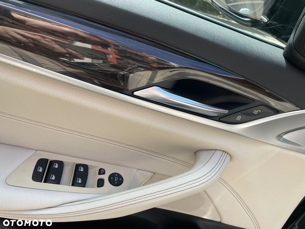 BMW Seria 5 530i xDrive M Sport sport - 24