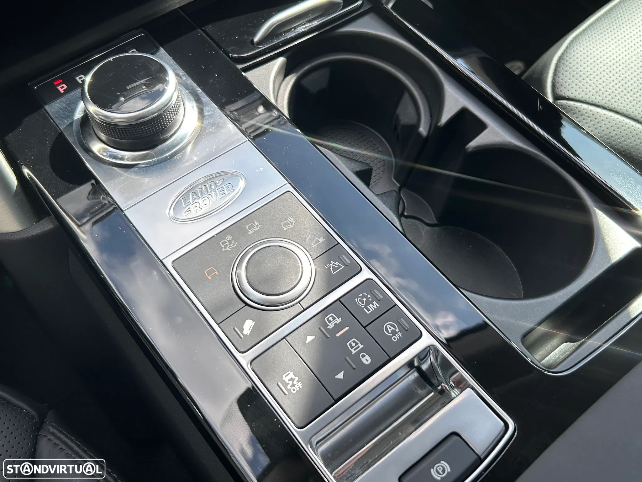 Land Rover Discovery 3.0 Si6 HSE Luxury Auto - 14
