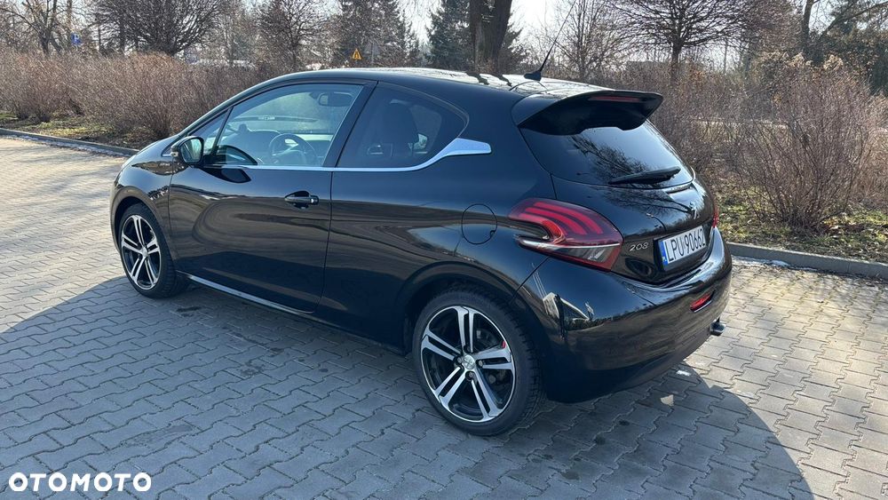 Peugeot 208 - 12