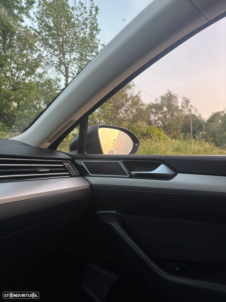 VW Passat Variant 2.0 TDI Confortline - 31