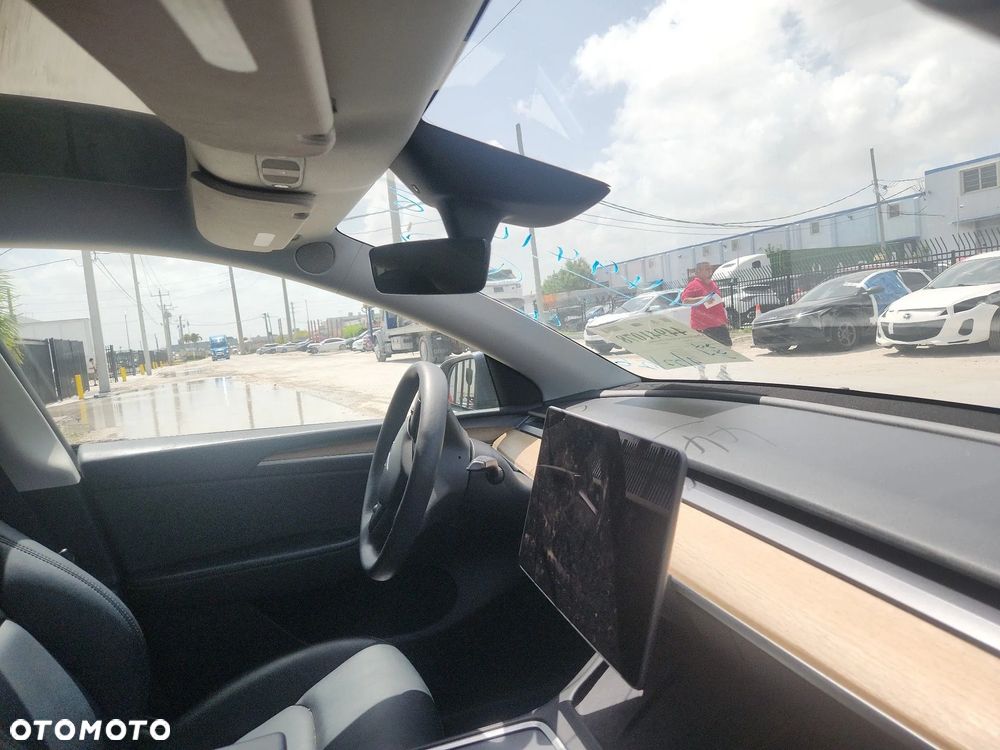 Tesla Model Y Long Range Dual Motor AWD - 14