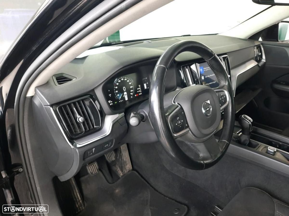 Volvo V60 2.0 D3 Momentum - 3