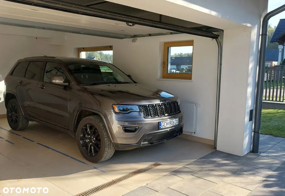 Jeep Grand Cherokee - 1