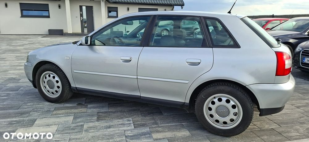 Audi A3 Sportback 1.6 Ambition - 4