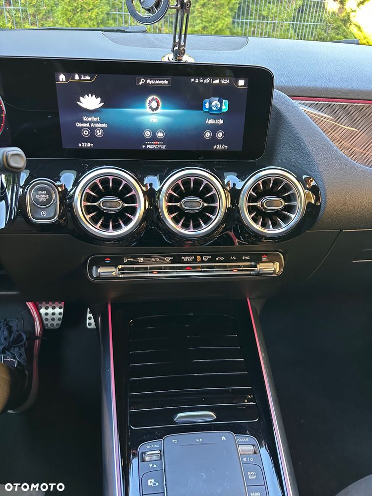 Mercedes-Benz GLA - 25