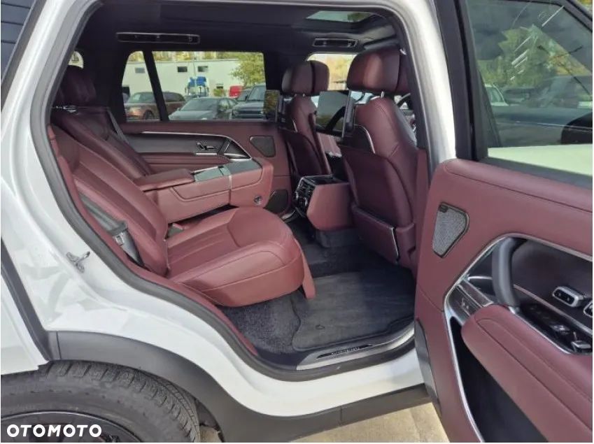 Land Rover Range Rover 3.0 P460e PHEV LWB Autobiography - 11