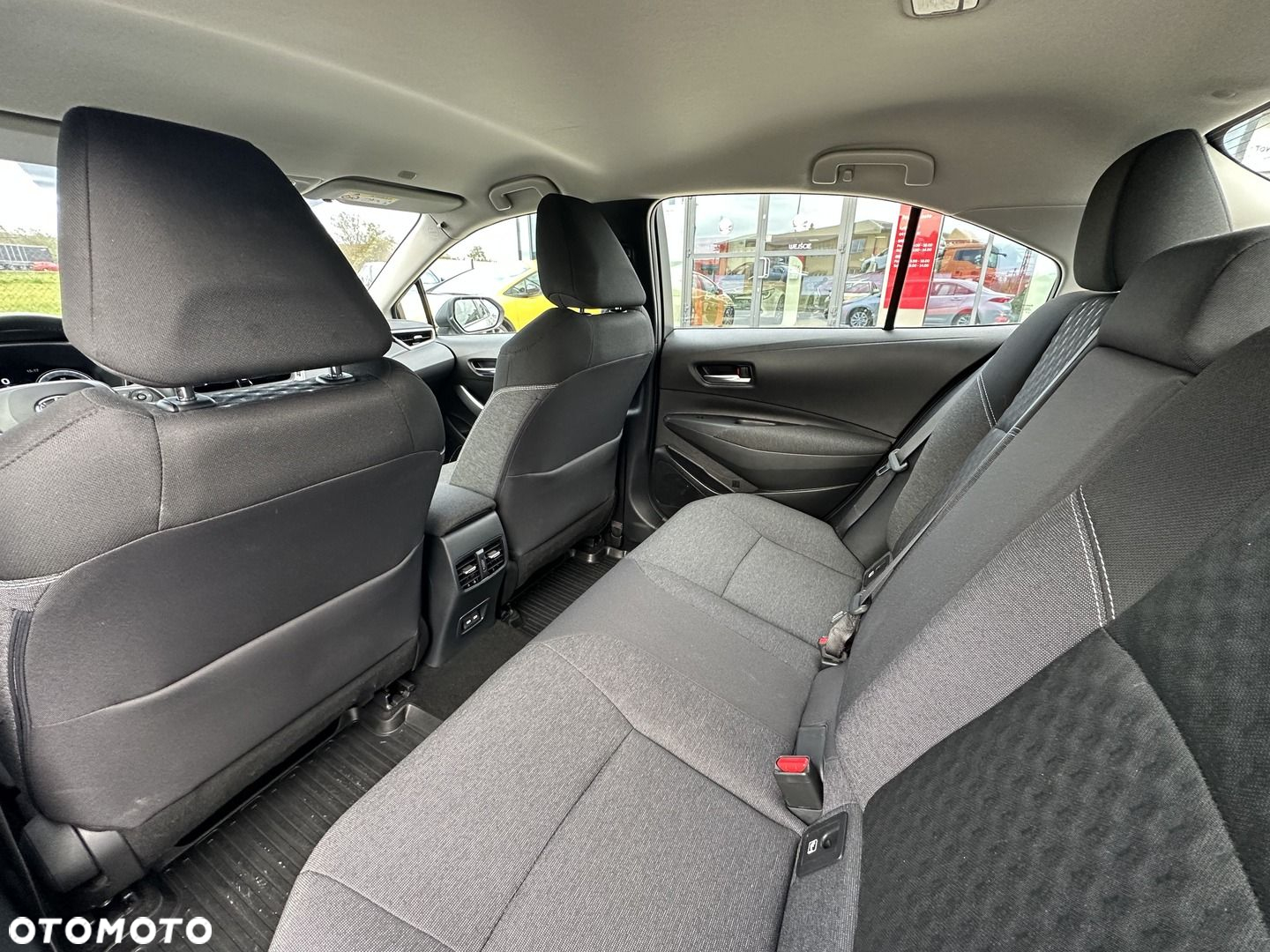 Toyota Corolla 1.8 Hybrid Comfort - 12