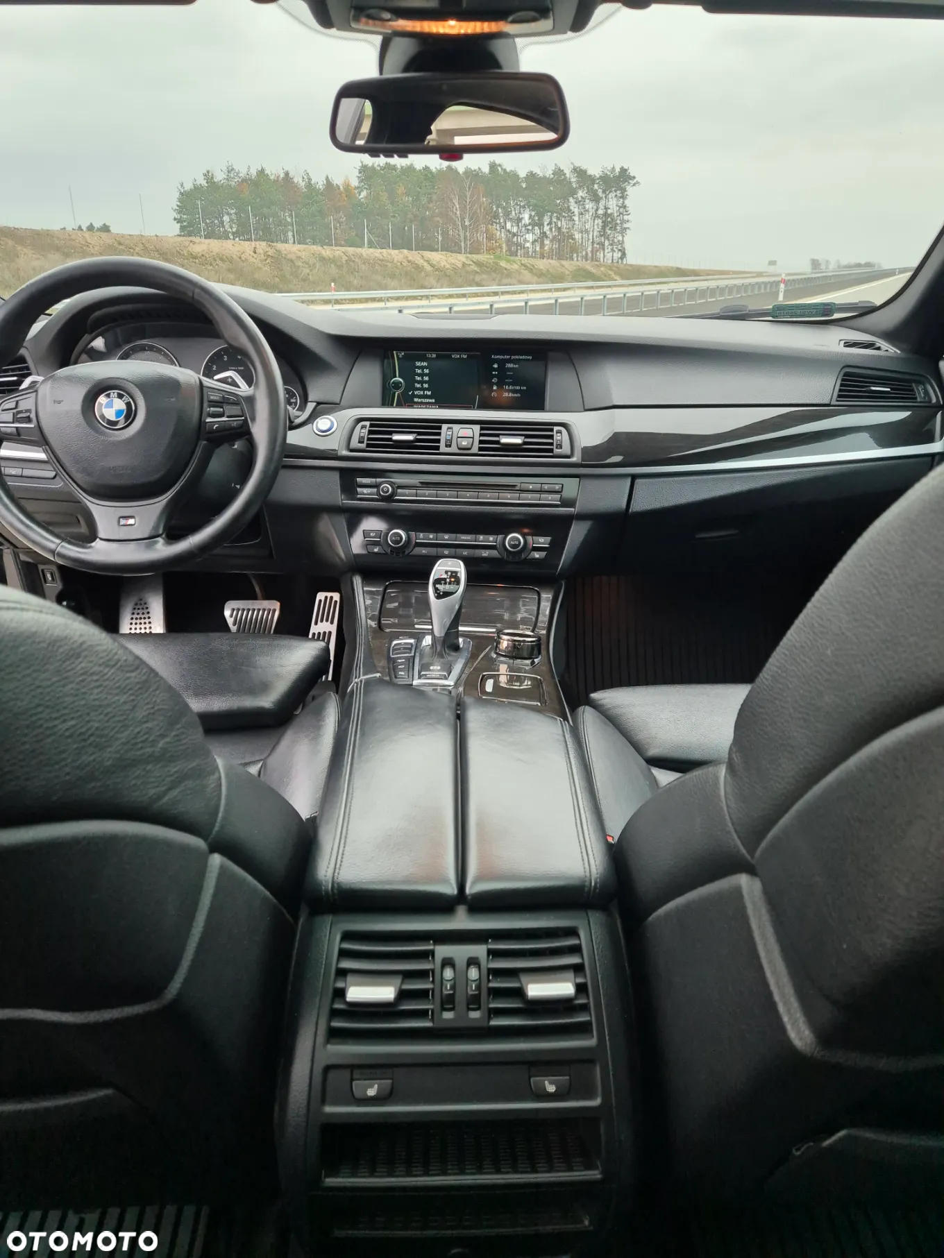 BMW Seria 5 550i xDrive Sport-Aut - 11