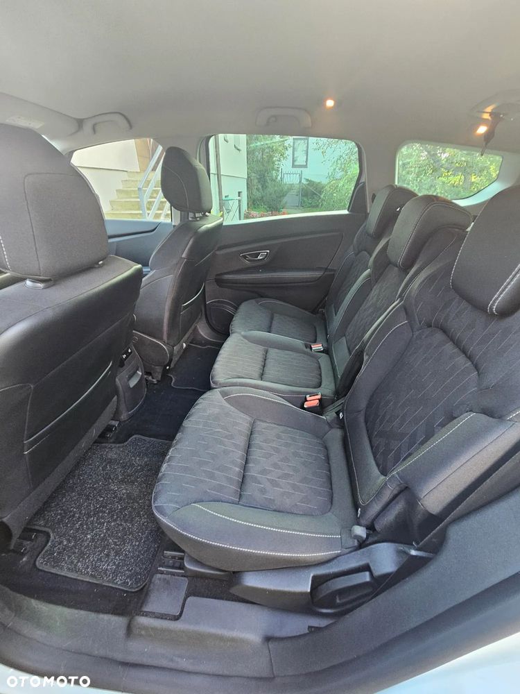 Renault Grand Scenic - 16