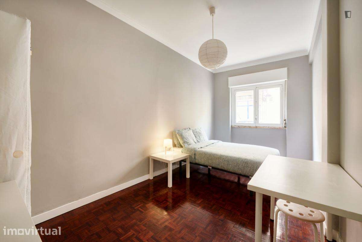 Quarto - localizado em Benfica Lisbon - Grande imagem: 4/42