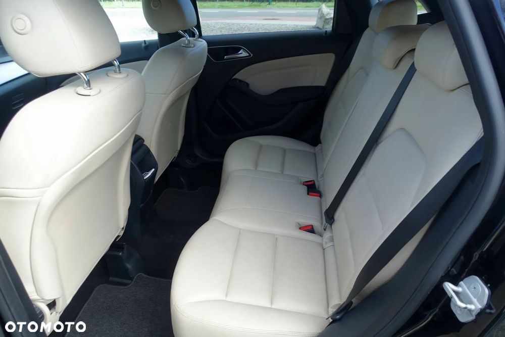 Mercedes-Benz Klasa B 180 7G-DCT Style - 13