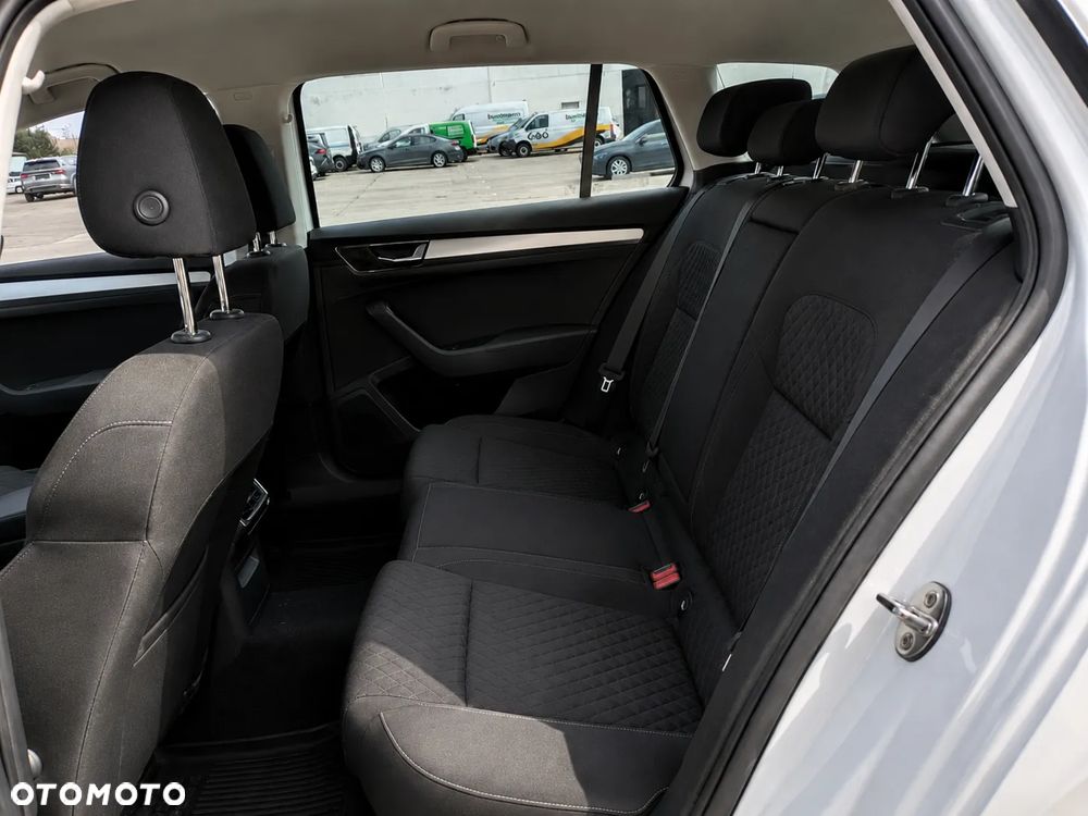 Skoda Superb 2.0 TDI SCR Ambition - 15