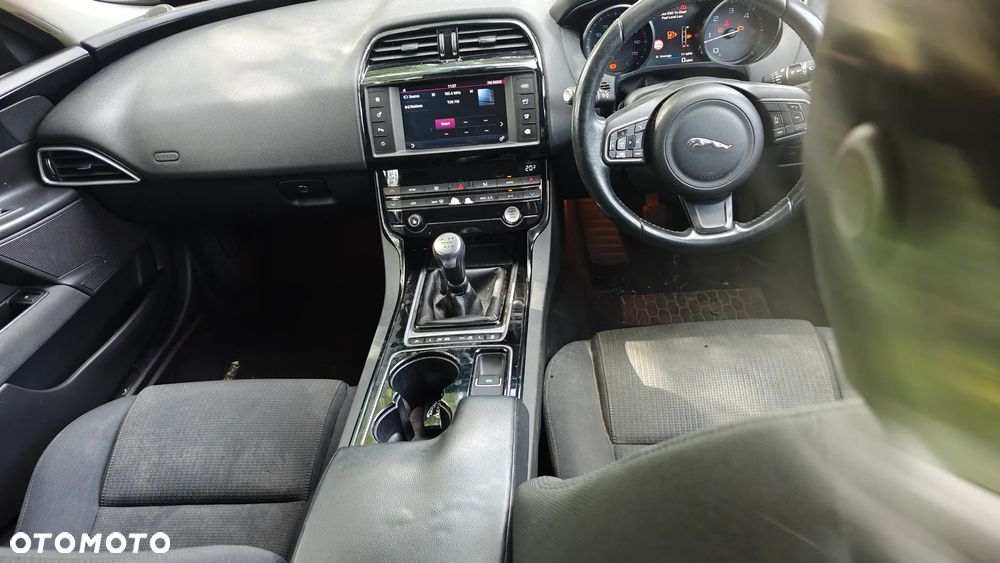 Jaguar XE - 5