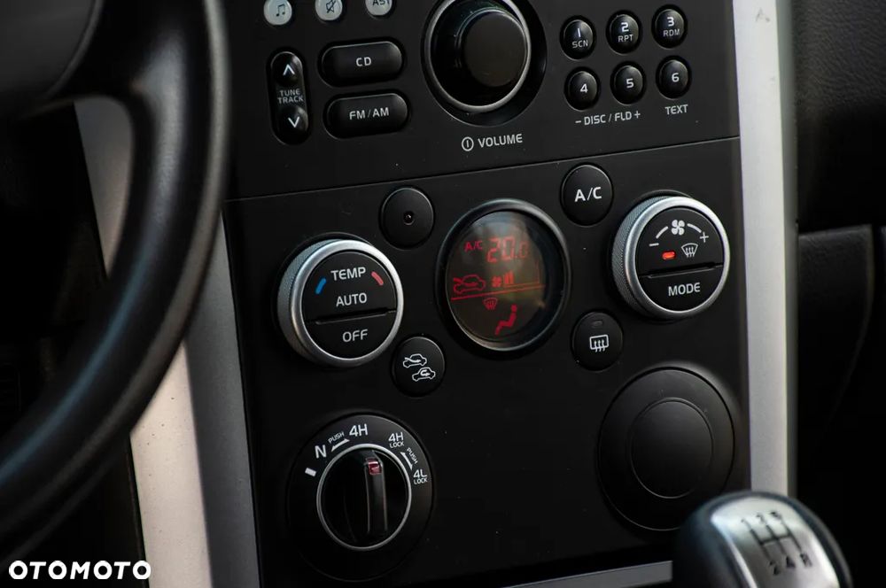 Suzuki Grand Vitara 2.0 Comfort + - 20