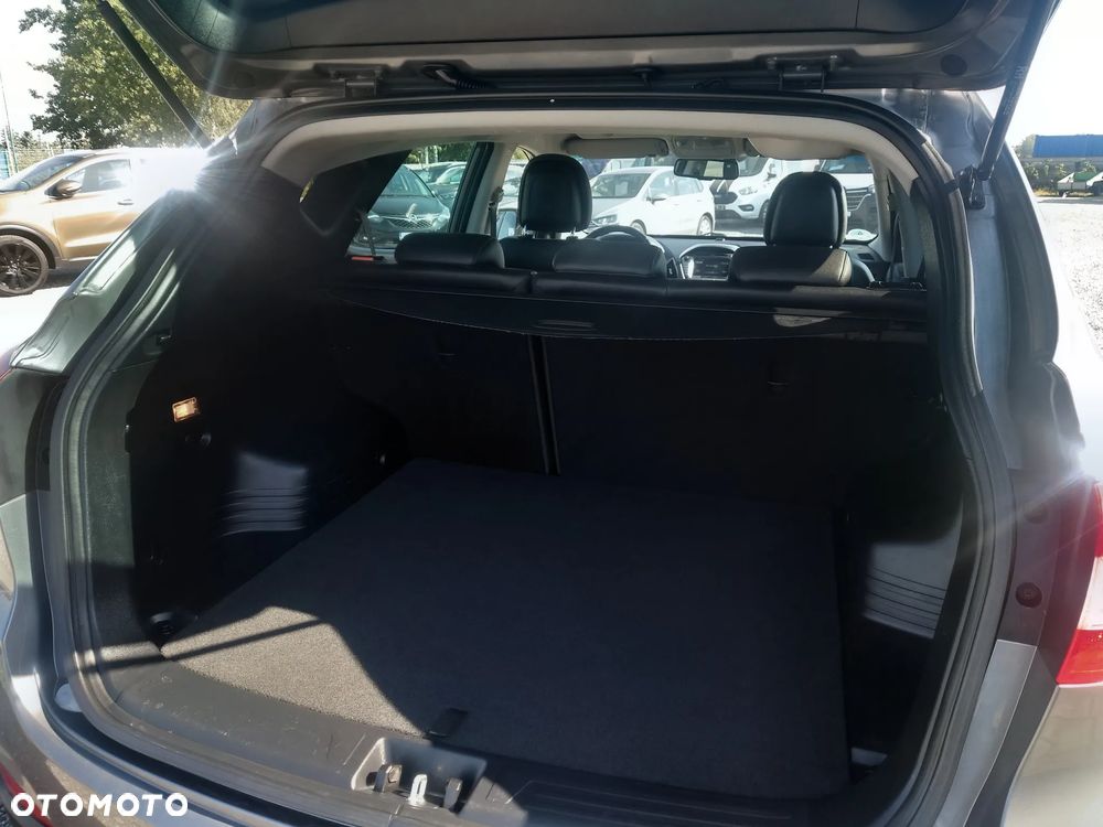 Hyundai ix35 2.0 CRDi 4WD Fifa World Cup Gold Edition - 9