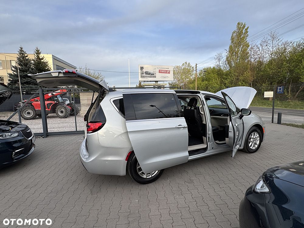 Chrysler Pacifica - 12