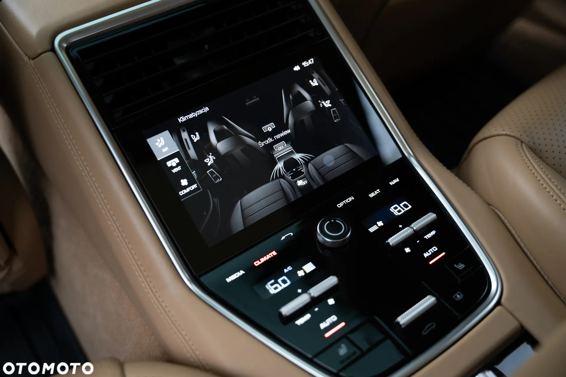Porsche Panamera 4S - 25