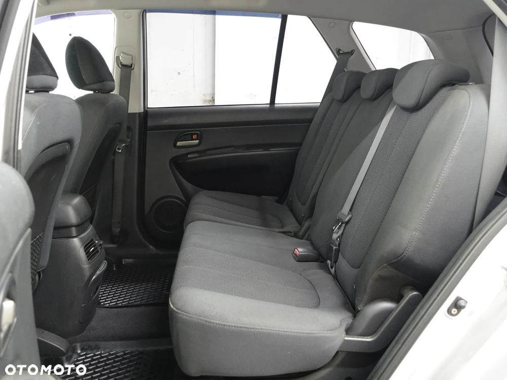 Kia Carens - 22