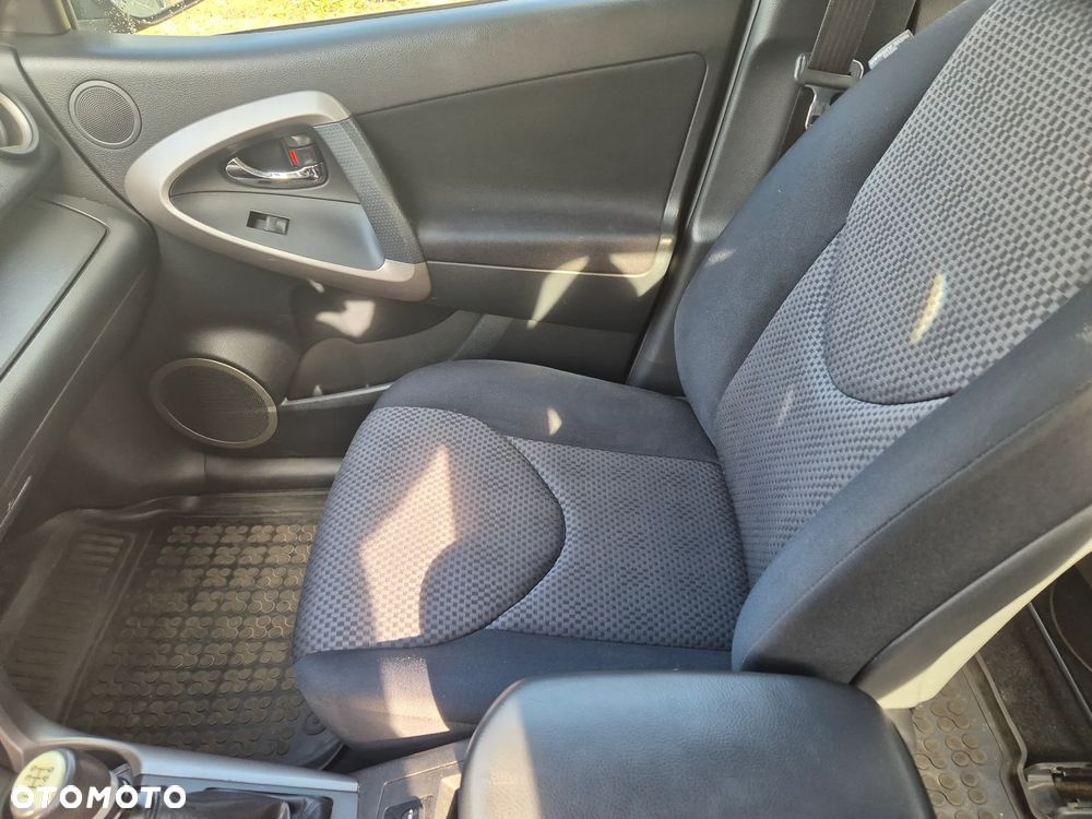 Toyota RAV4 2.2 D-4D 4x4 - 15