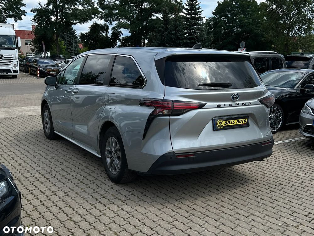 Toyota Sienna - 6