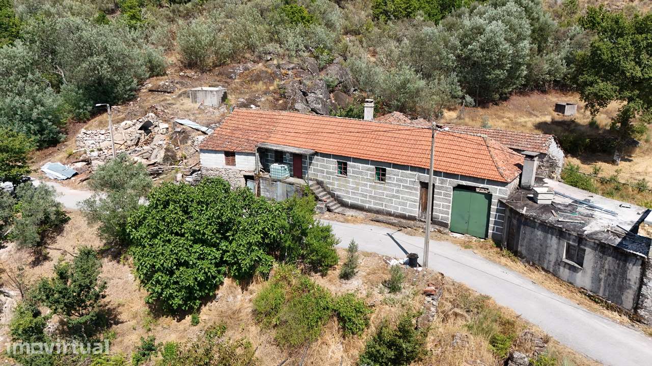 Quinta com Casa para Recuperação em Ferreira de Aves, Viseu - Grande imagem: 3/20