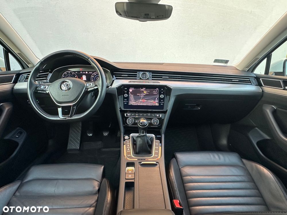 Volkswagen Passat - 10