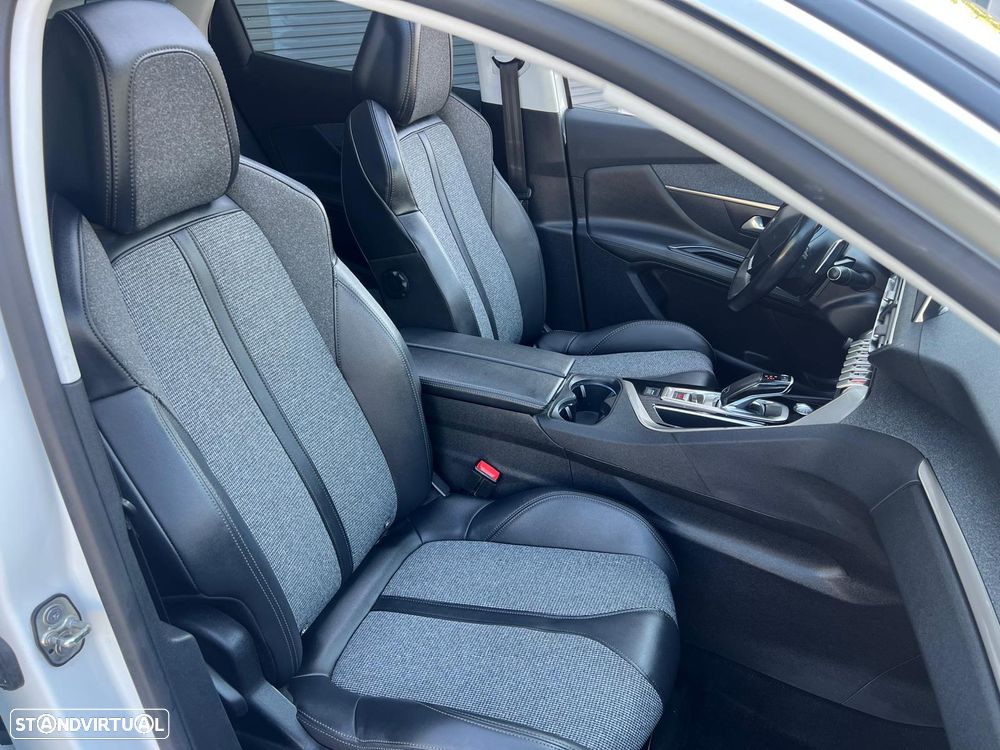 Peugeot 3008 PureTech 130 Stop & Start GPF EAT8 Allure — fotografia 18