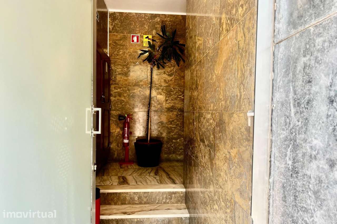 Apartamento T0 Renovado na Avenida da Boavista – Porto - Arrendamento - Grande imagem: 4/27
