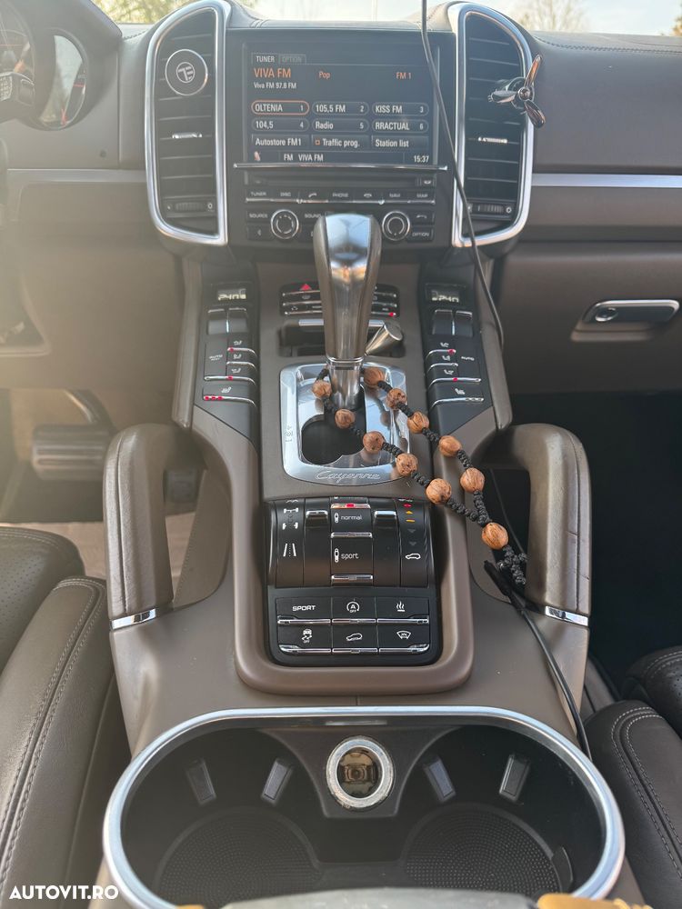 Porsche Cayenne 3.0 L V6 - 7