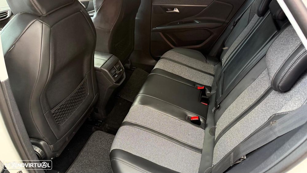 Peugeot 3008 1.2 PureTech Allure J18 - 4