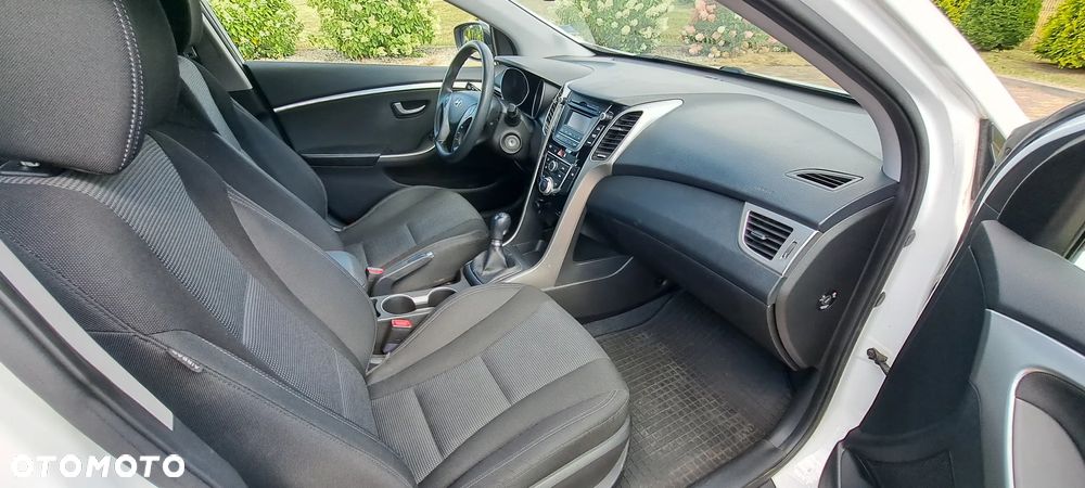 Hyundai i30 1.6 GDI Classic + - 27