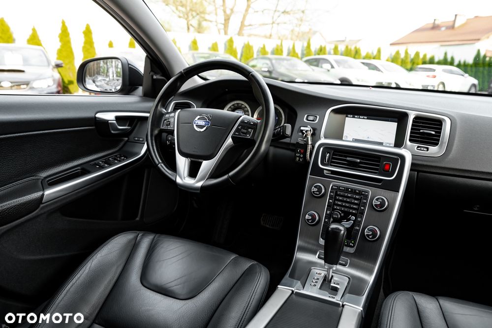 Volvo S60 D5 AWD Geartronic RDesign - 26