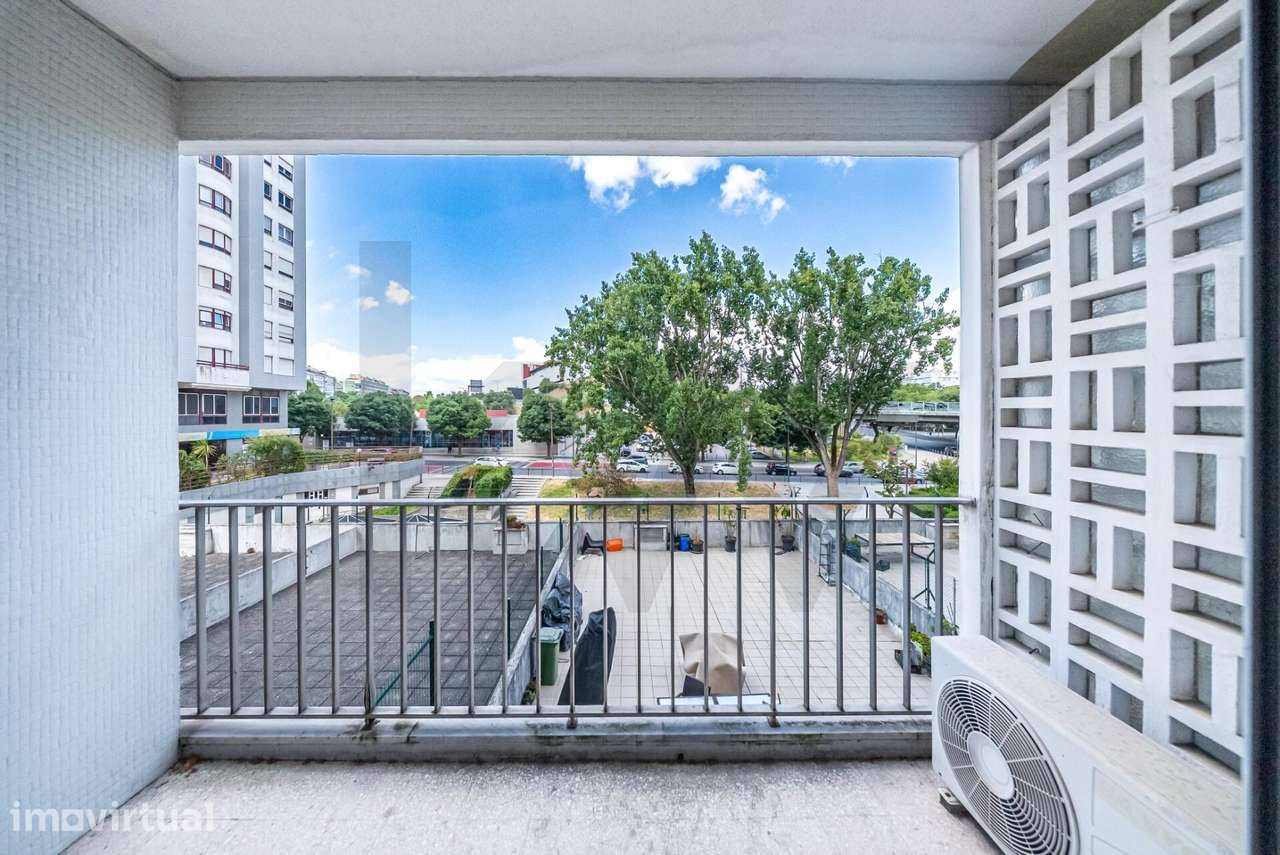 Apartamento T3 para remodelação junto ao Califa - Grande imagem: 3/21