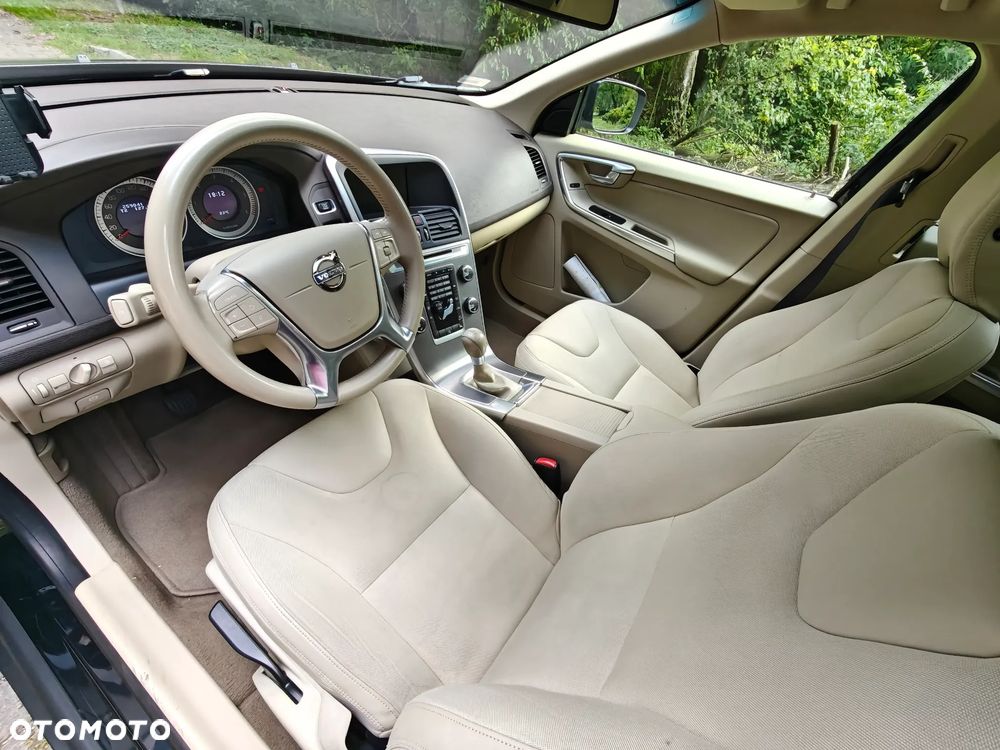 Volvo XC 60 2.4D AWD Momentum - 13