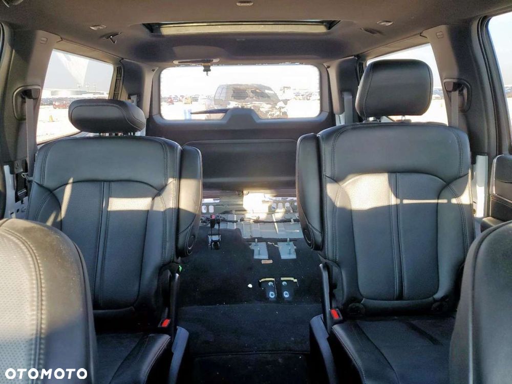 Jeep Wagoneer - 11